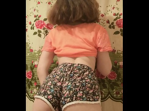 ❤️ セクシーな若いベイブがカメラでショーツを脱ぐ ❌ ファッキングビデオ ❌️❤