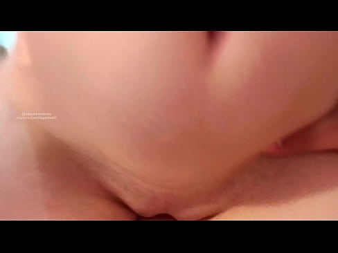 ❤️ 妹の部屋で寝ていたら、それがきっかけで目覚める ❌ ファッキングビデオ ❌️❤