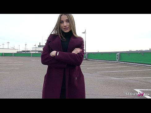 ❤️ ドイツ人スカウトマンは、夢のようにスティール、駐車場のテルテル、お金のためのセクシーに触れることです。 ❌ ファッキングビデオ ❌️❤