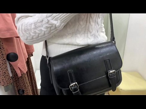 ❤️ 試着室でディルドを使った若い雌犬フェラルベリーの公開オナニー ❌ ファッキングビデオ ❌️❤