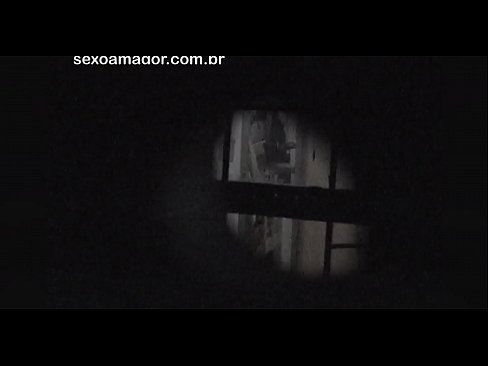 ❤️ ブロンドが空洞のレンガの後ろに隠れた近所の盗撮犯に密かにビデオ撮影される ❌ ファッキングビデオ ❌️❤
