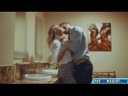 ❤️ 公衆トイレで巨乳金髪美女に誘惑されたら ❌ ファッキングビデオ ❌️❤